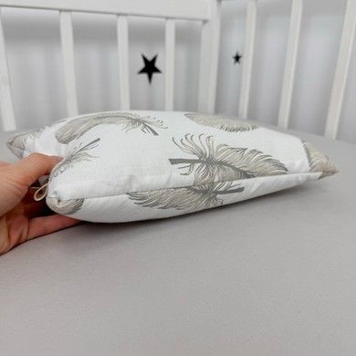 Подушка 35х30 см в ліжечко або в коляску Oh My Kids "Пірʼя" бежево-сірий