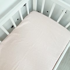 Сатинова простинь на резинці в ліжечко 120х60см Oh My Kids, крапочки на ніжно рожевому фоні