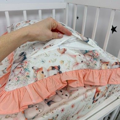 Натуральный комплект постельного белья с рюшами в кровать 120х60 см Oh My Kids &laquo;Зверюшки&raquo; персиковый ранфорс