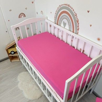 Муслиновая простыня на резинке 120х60 см для девочки Oh My Kids "Crimson" малиновая