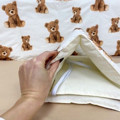Бортики тонкі стьобані у дитяче ліжечко Oh My Kids "Ведмедики" бежевий (на 3 сторони ліжка)
