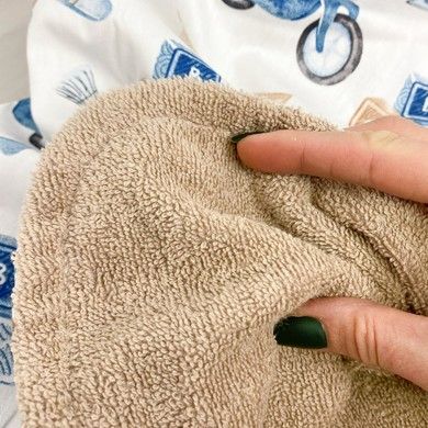 Махровое полотенце с уголком 70х70 см Oh My Kids "Ретро машинки" бежевое
