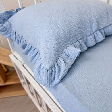 Мʼяка дитяча муслінова постіль у ліжко 120х60 см з рюшами Oh My Kids "Sky Blue" блакитний