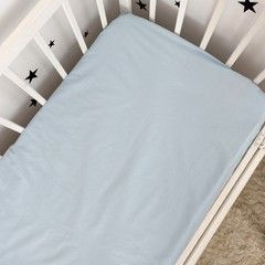 Простынь на резинке в кроватку 120х60 см Oh My Kids светло-голубя однотонная