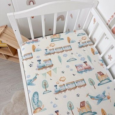 Детская простыня на резинке в кровать 120х60 см Oh My Kids "Паровозики" для мальчика, голубой