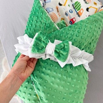 Конверт зі зйомним утеплювачем на виписку для хлопчика Oh My Kids &laquo;Різнокольорові Машинки&raquo; зелений
